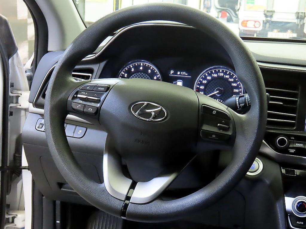 HYUNDAI Avante - Vista 7