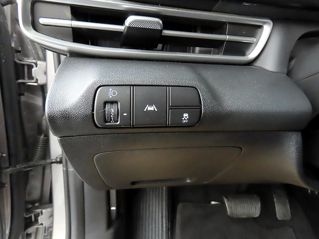 HYUNDAI Avante - Vista 12