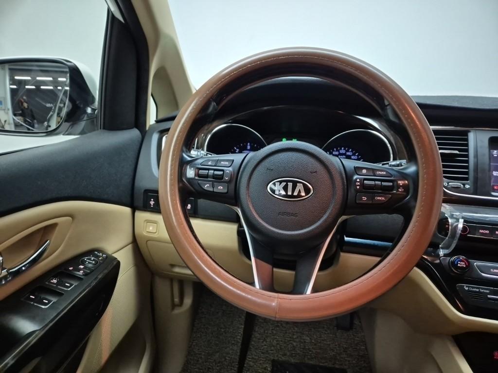 KIA Carnival - Vista 9
