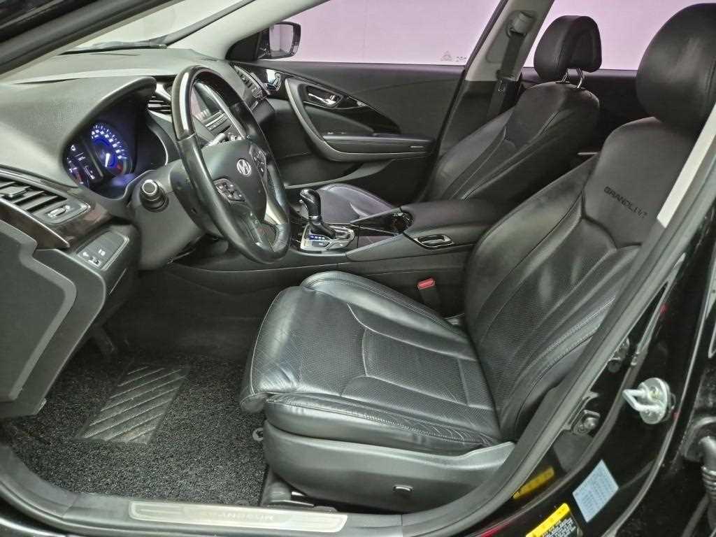 HYUNDAI Grandeur - Vista 11