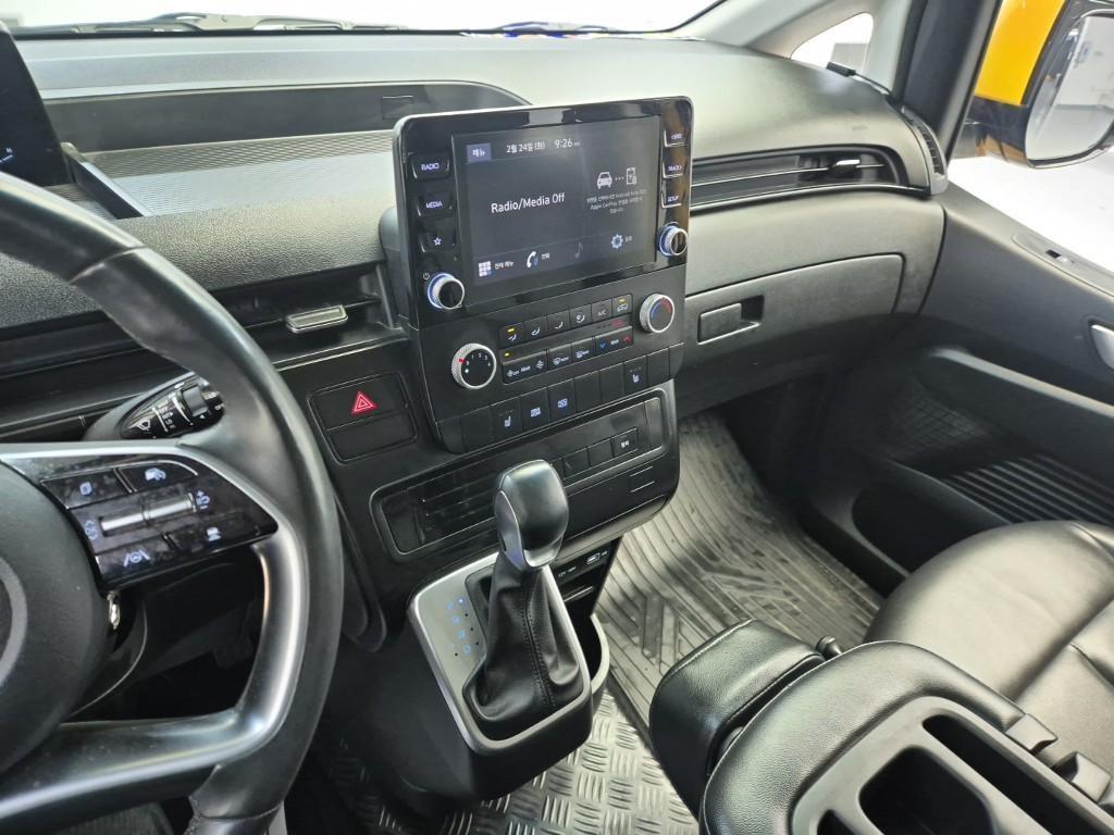 HYUNDAI Staria - Vista 10