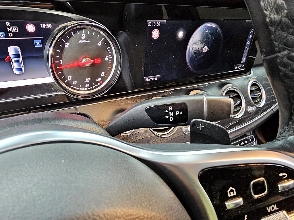 Mercedes Benz E class - Vista 12