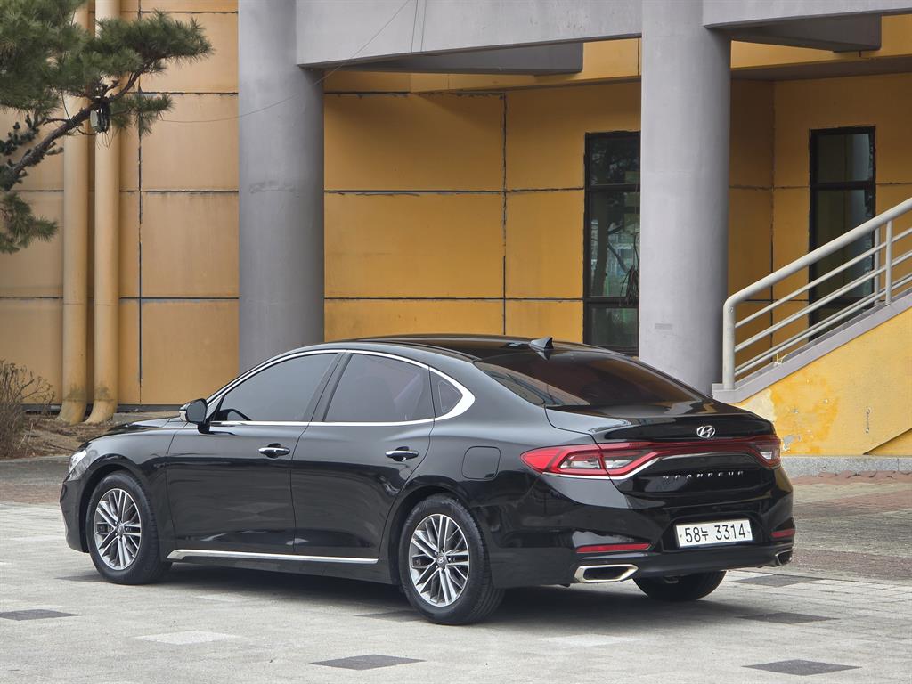 HYUNDAI Grandeur - Vista 5