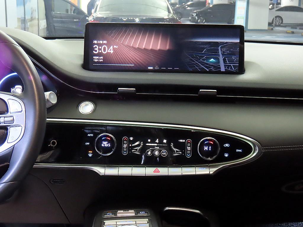 Genesis GV70 - Vista 11