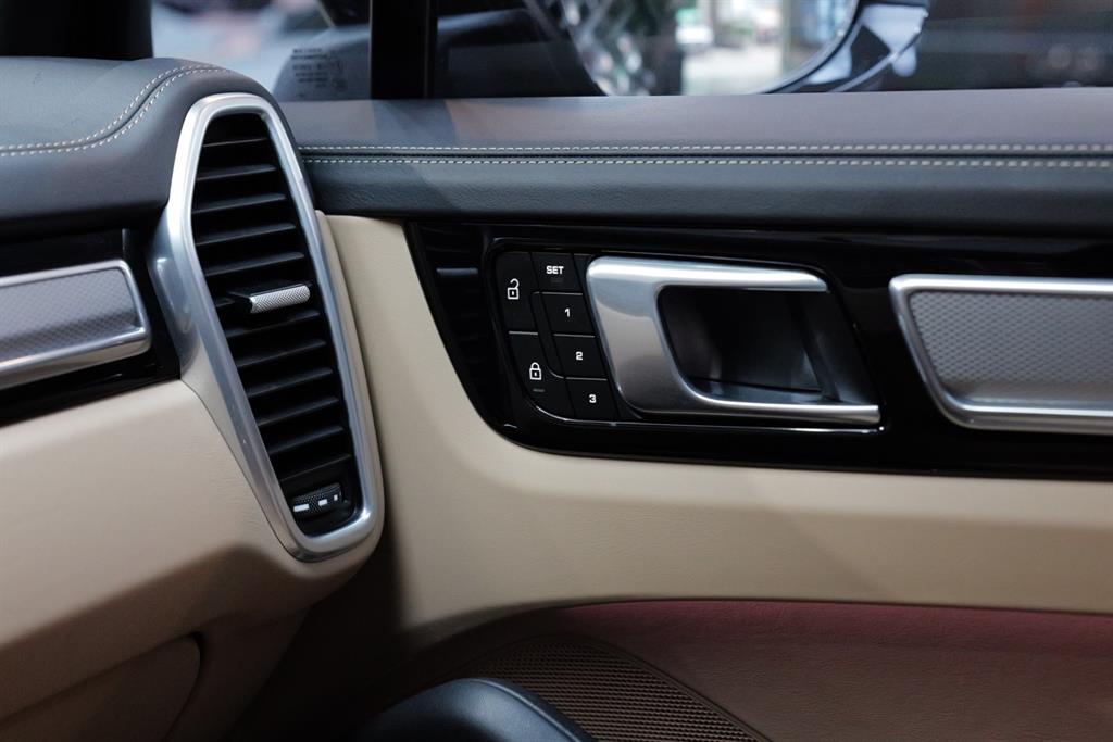 Porsche Cayenne 2023 Negro - Importación desde Corea - HF Imports Iquique - Foto 17