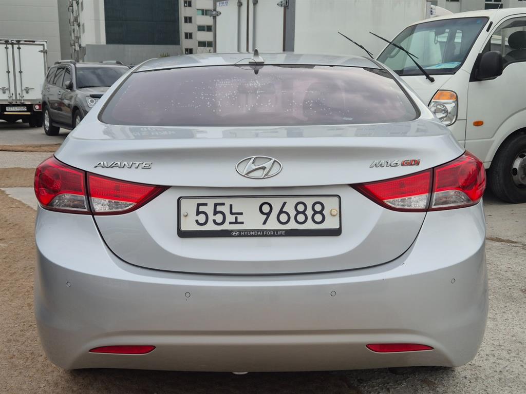 HYUNDAI Avante - Vista 4