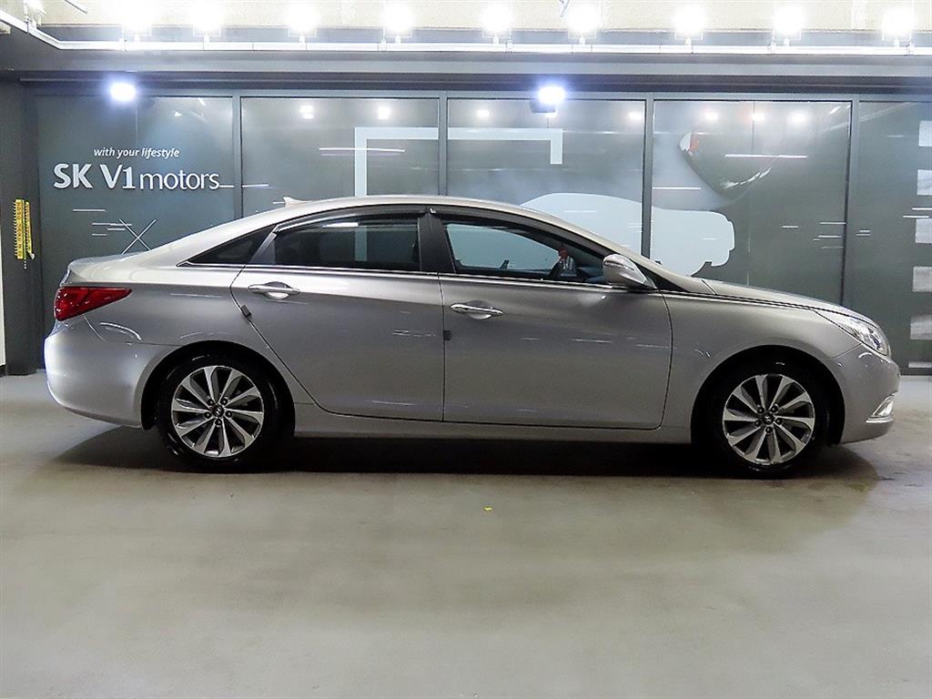 HYUNDAI Sonata - Vista 3