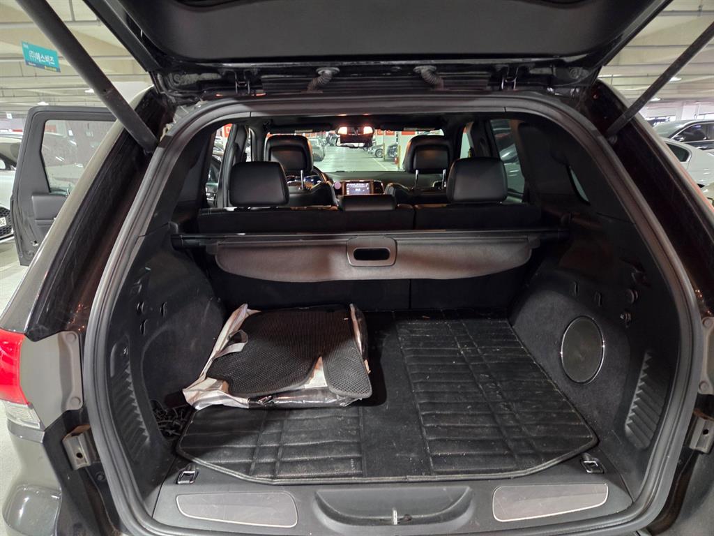 Jeep Cherokee - Vista 8