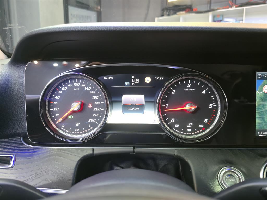 Mercedes Benz E class - Vista 8