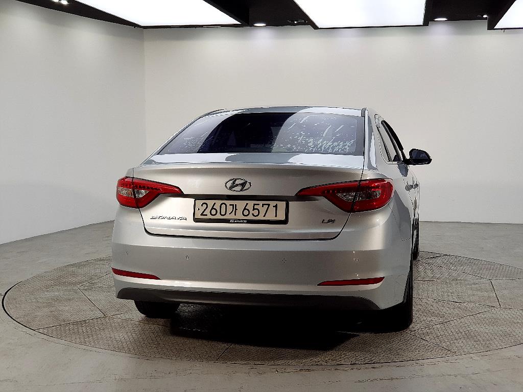 HYUNDAI Sonata - Vista 3