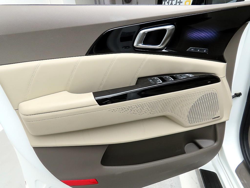 KIA Carnival - Vista 11