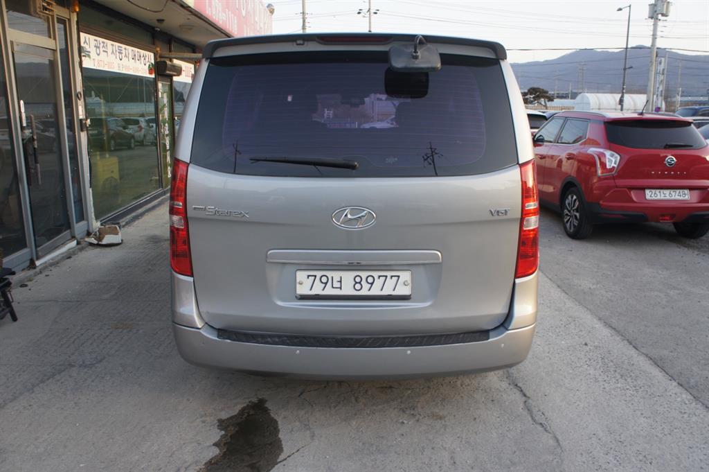 HYUNDAI Starex - Vista 7