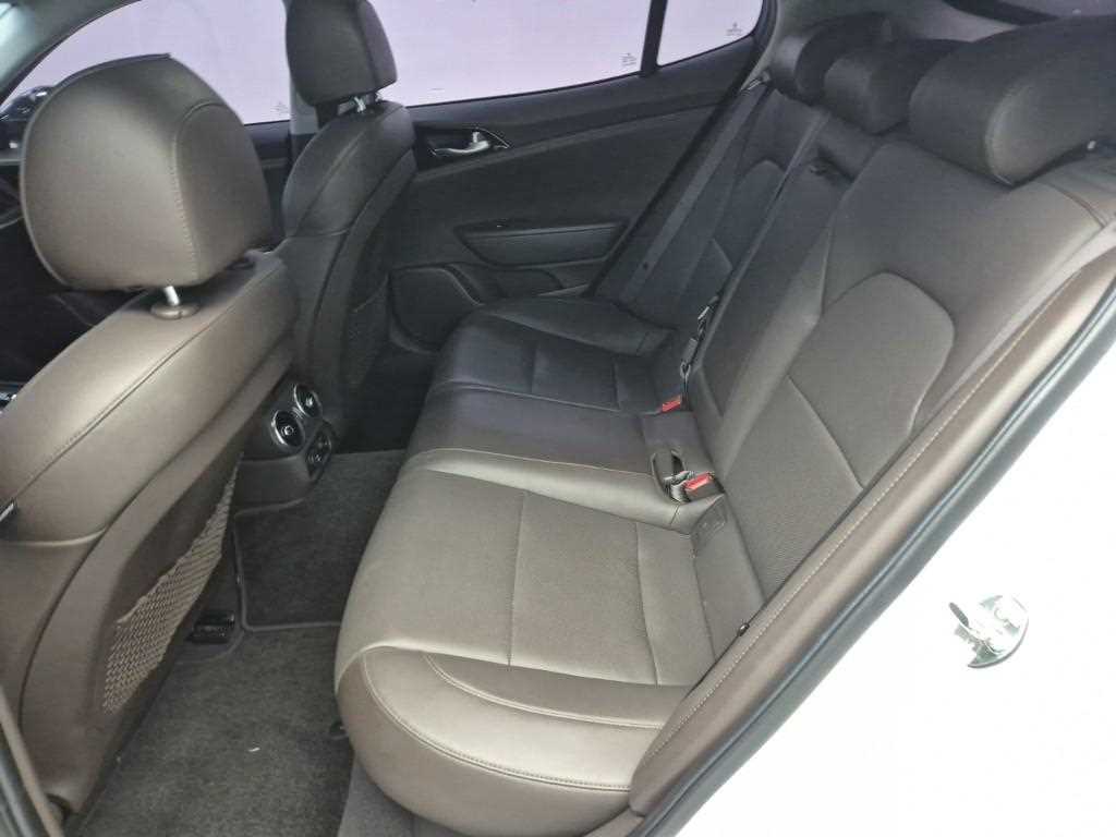 KIA Stinger - Vista 12