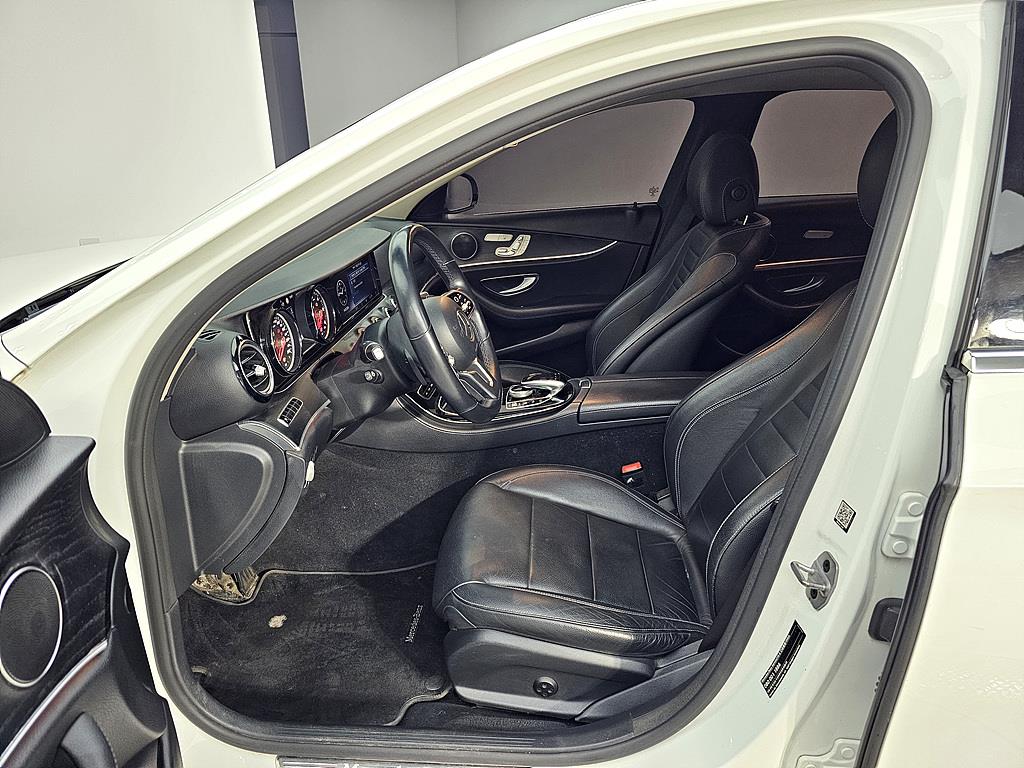 Mercedes Benz E class - Vista 8