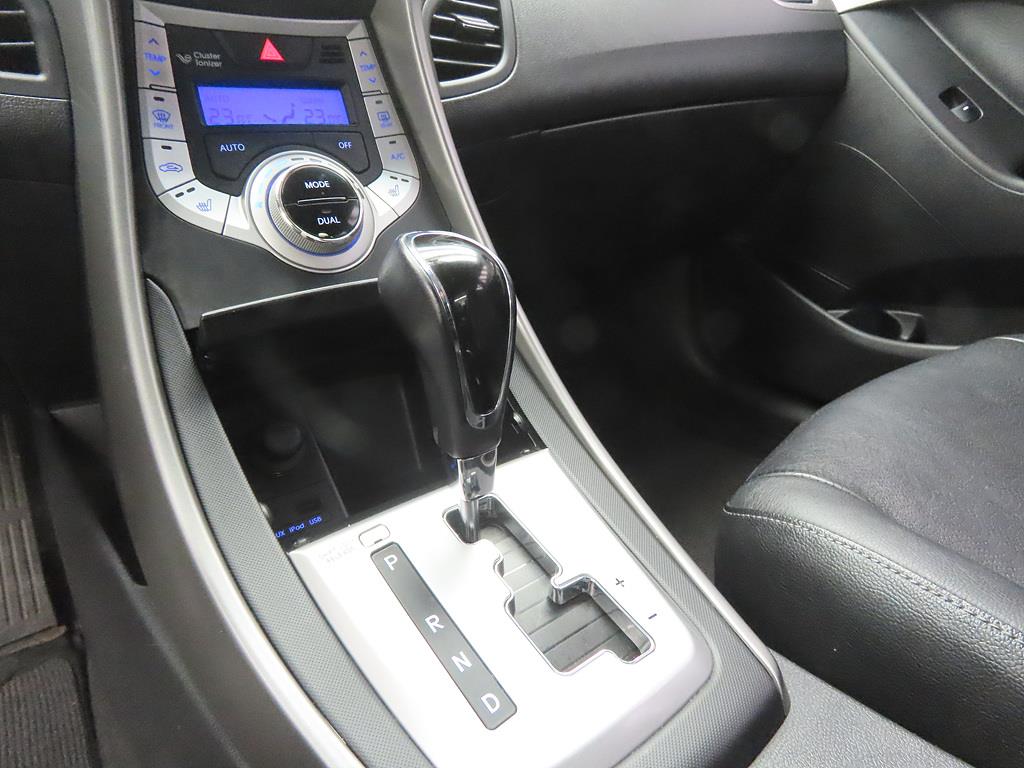 HYUNDAI Avante - Vista 11