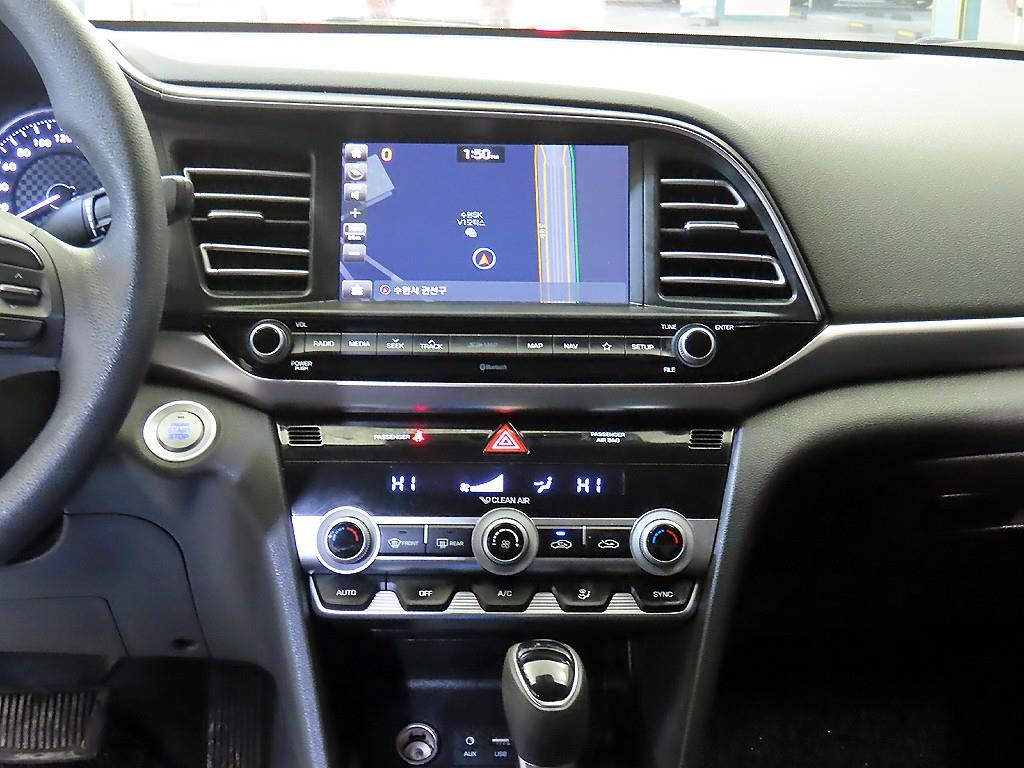 HYUNDAI Avante - Vista 10