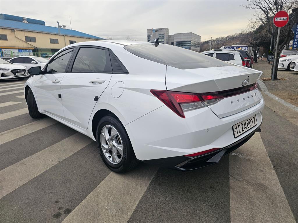 HYUNDAI Avante - Vista 4