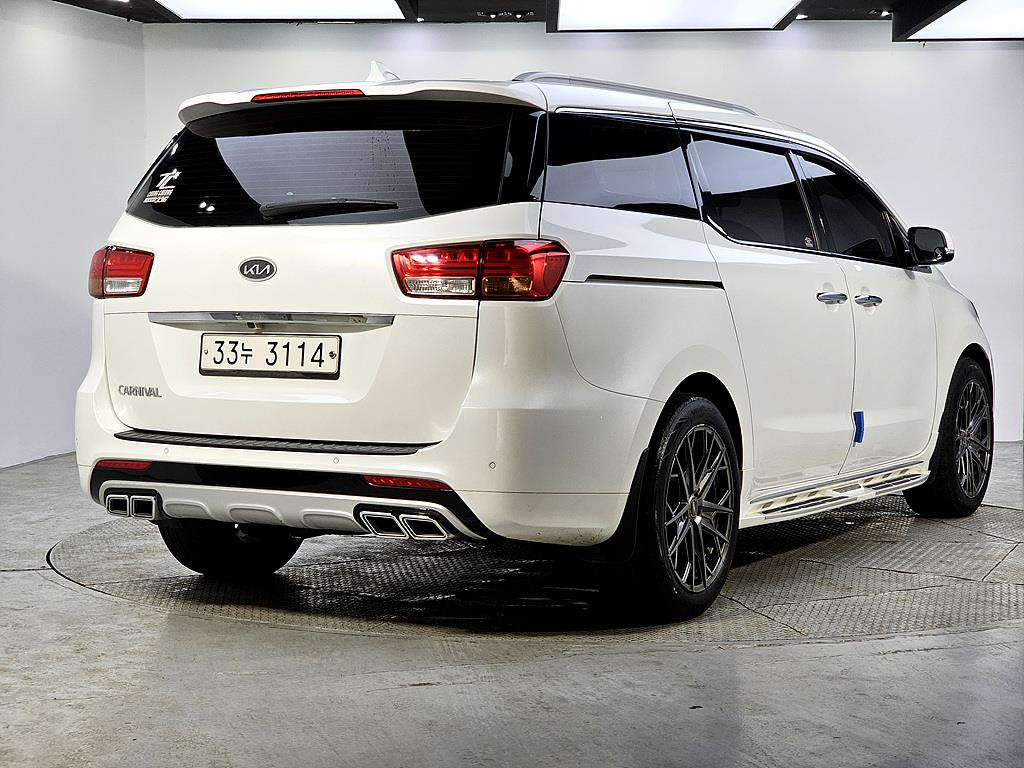 KIA Carnival - Vista 4
