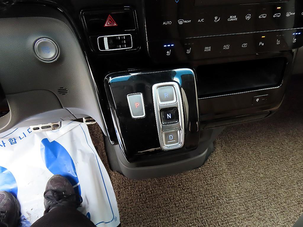 HYUNDAI Staria - Vista 11