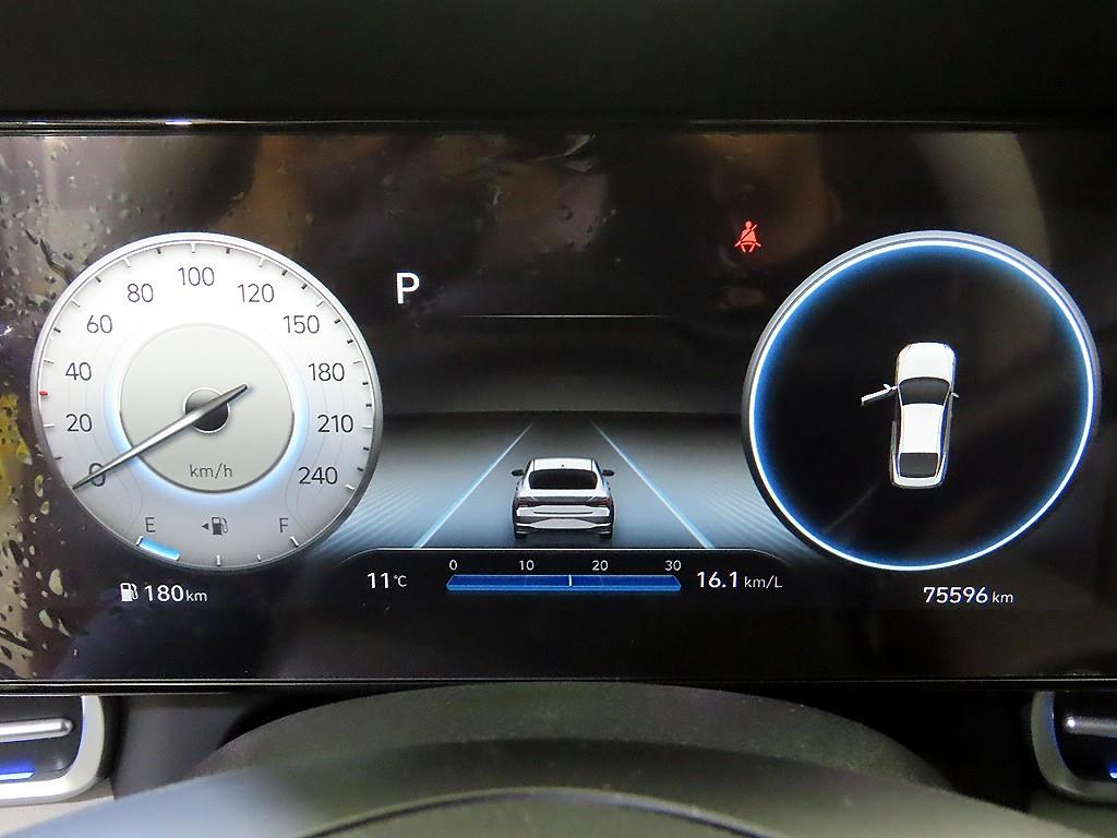 HYUNDAI Avante - Vista 9