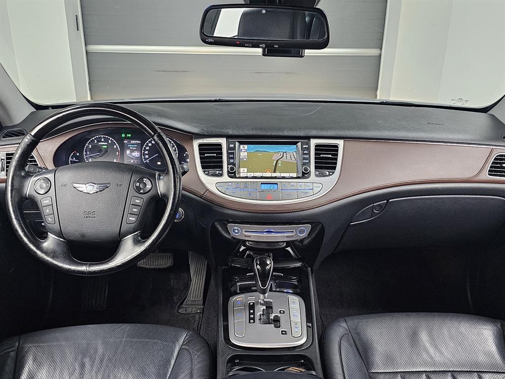 HYUNDAI Genesis - Vista 7