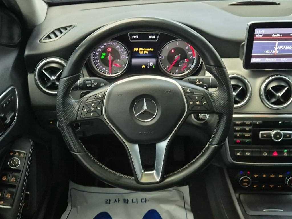 Mercedes Benz GLA Class - Vista 9