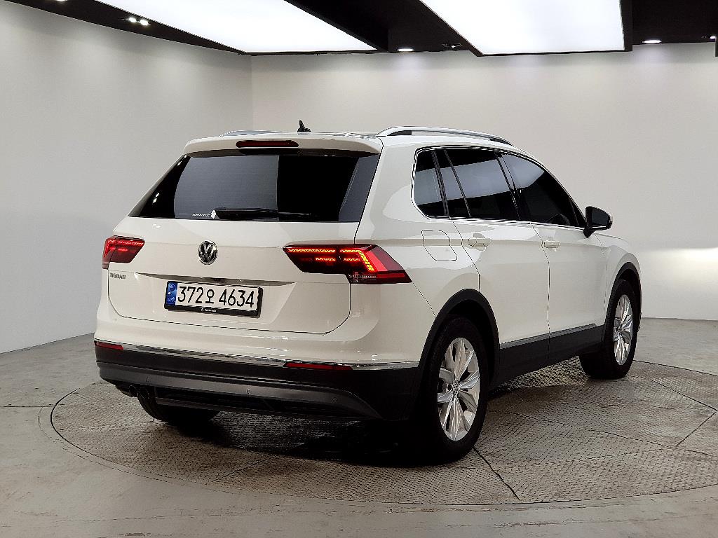 Volkswagen Tiguan - Vista 4