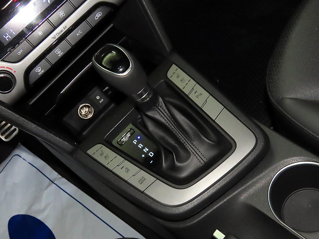 HYUNDAI Avante - Vista 12