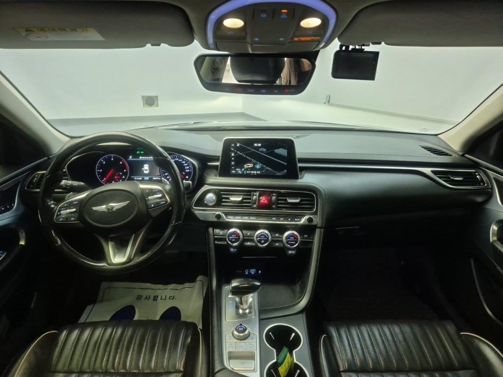 Genesis G70 - Vista 8