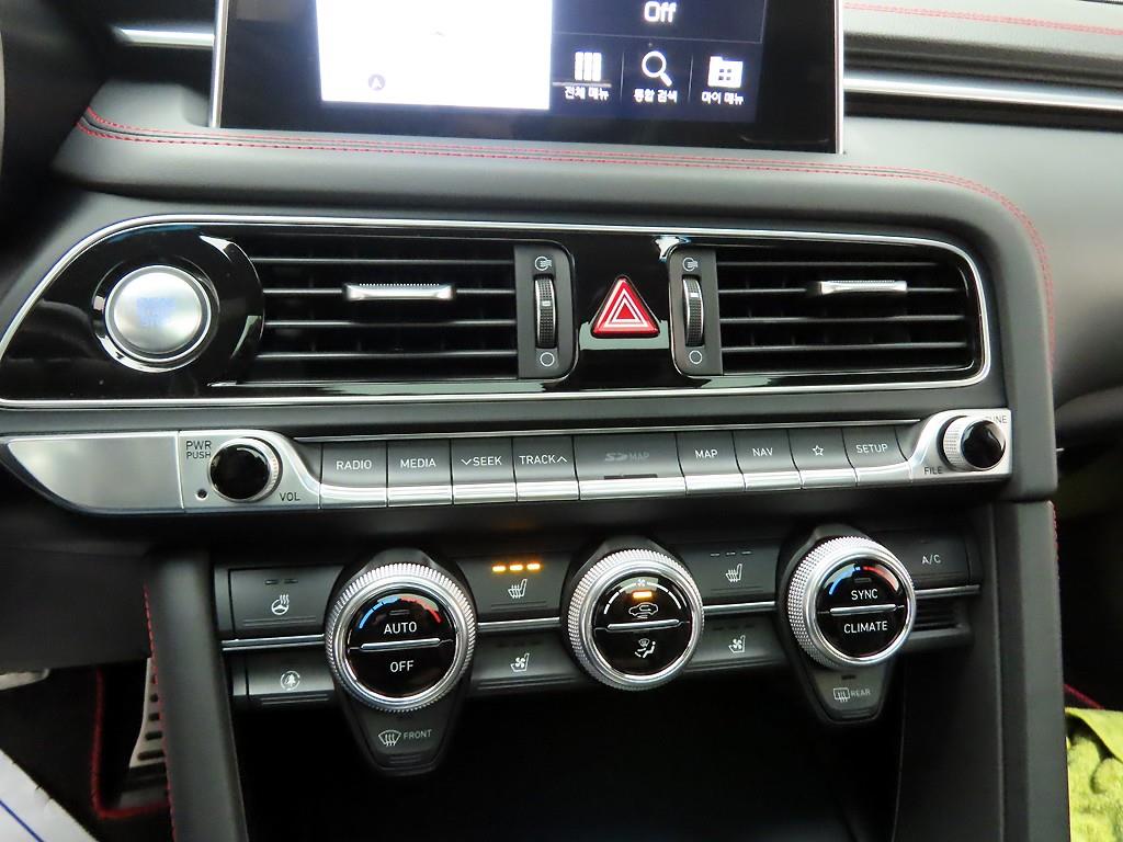 Genesis G70 - Vista 9