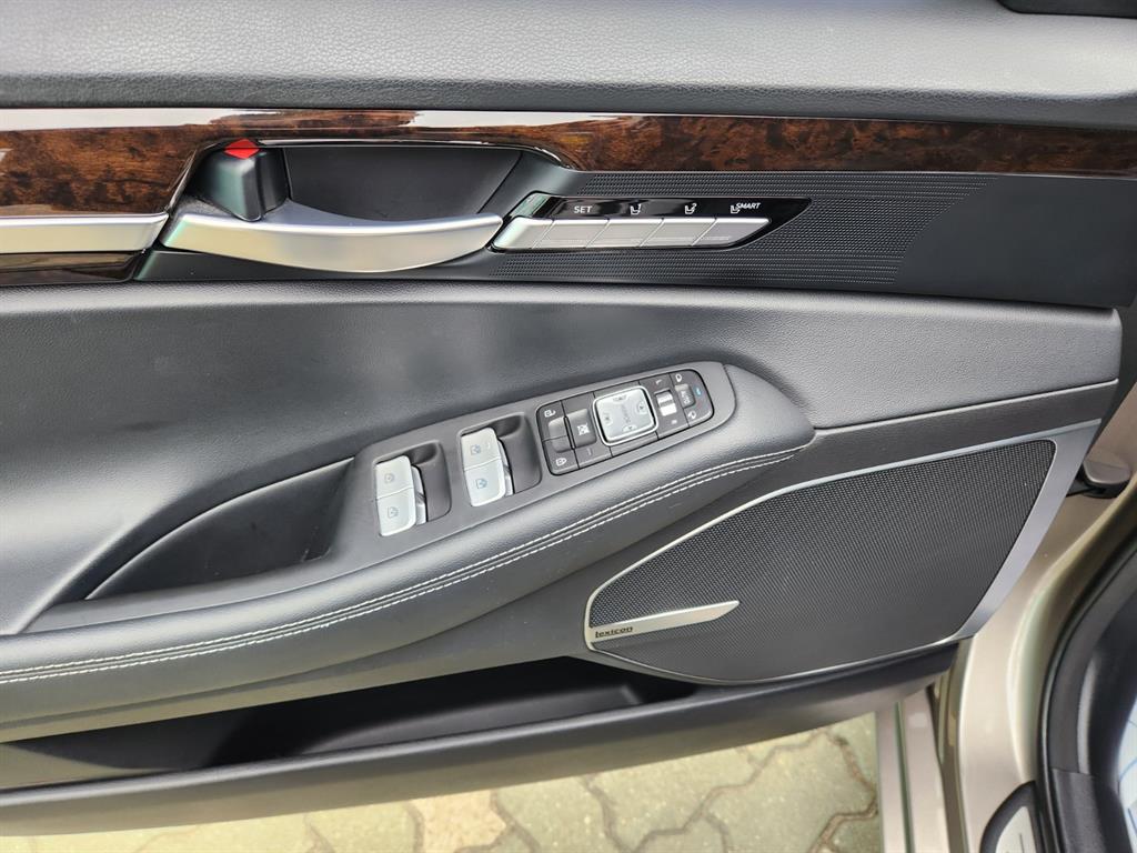 Genesis G90 - Vista 11