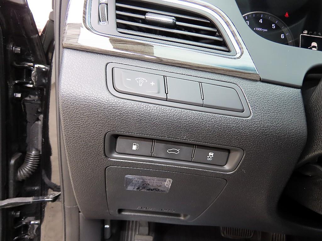 HYUNDAI Sonata - Vista 12