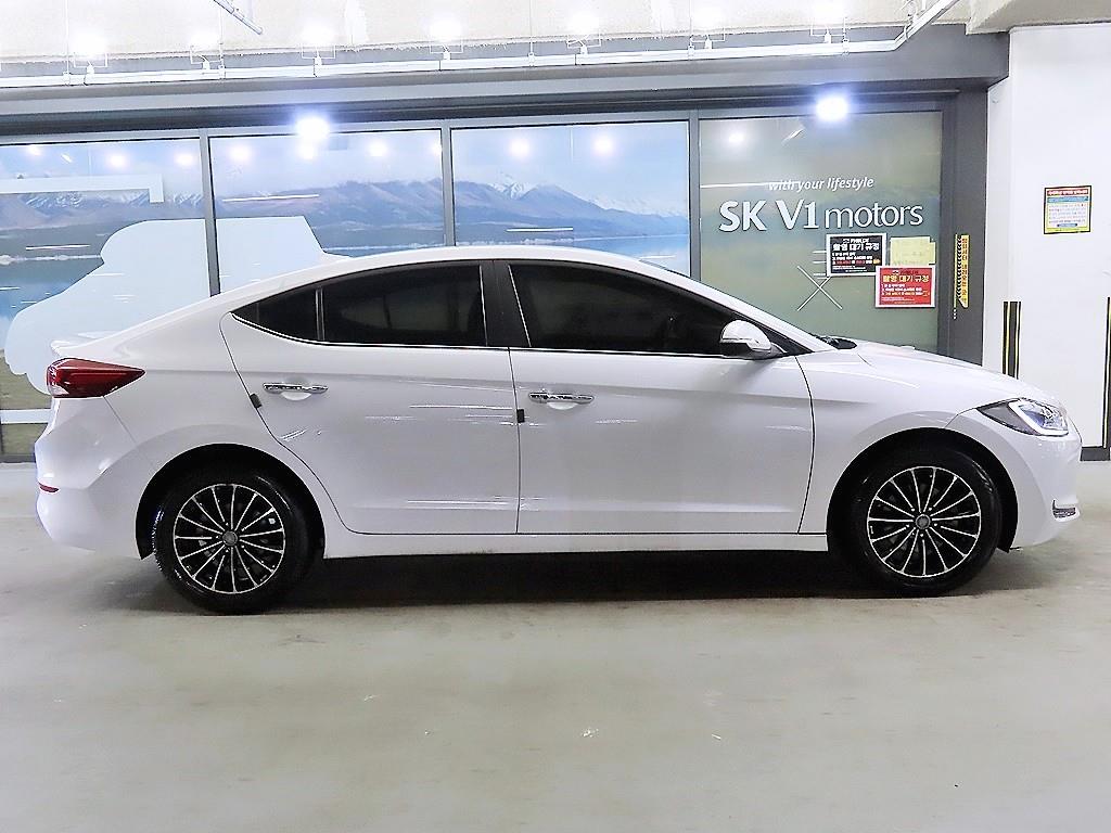 HYUNDAI Avante - Vista 3