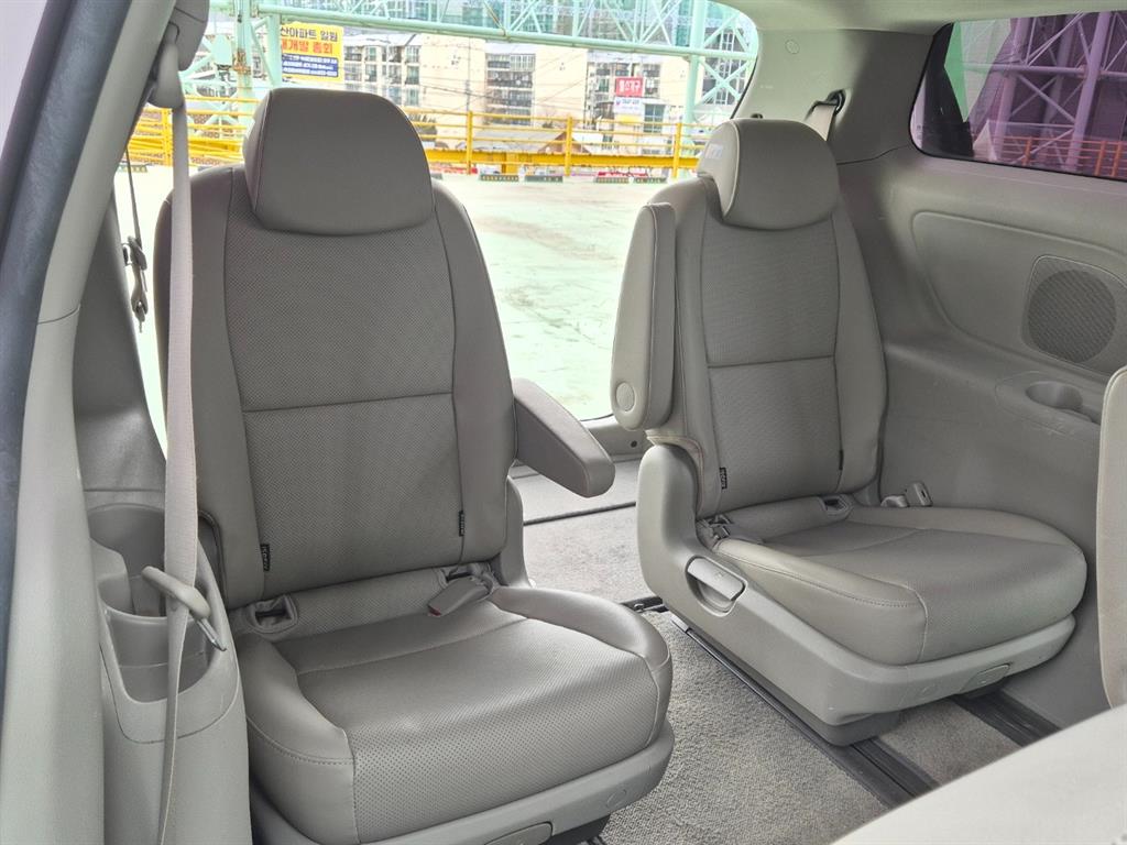 KIA Carnival - Vista 9