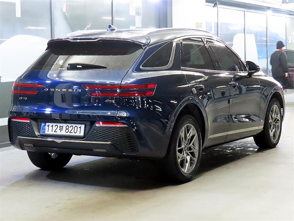 Genesis GV70 - Vista 4