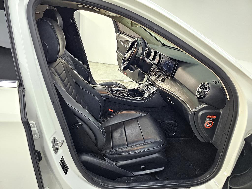 Mercedes Benz E class - Vista 11