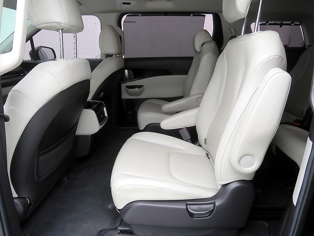 KIA Carnival - Vista 8