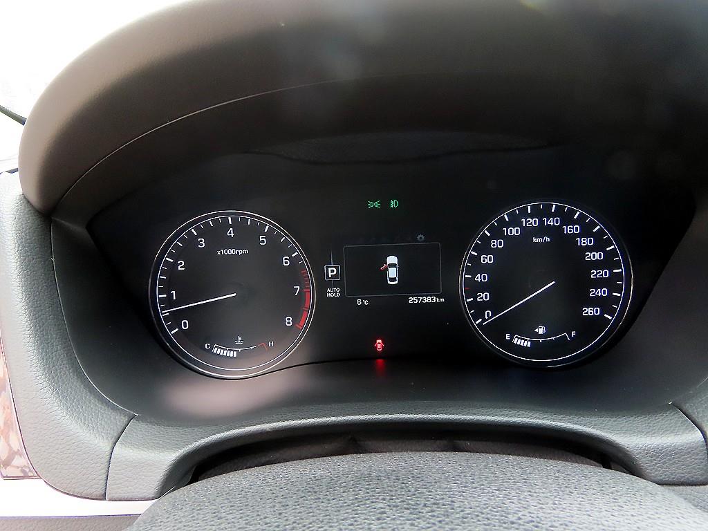 HYUNDAI Genesis - Vista 9