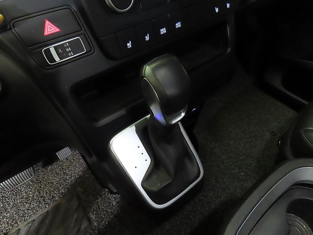 HYUNDAI Staria - Vista 12