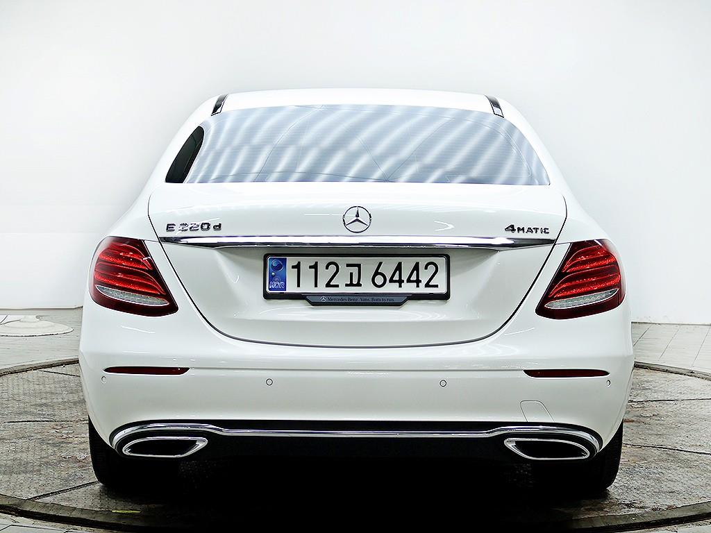 Mercedes Benz E class - Vista 5