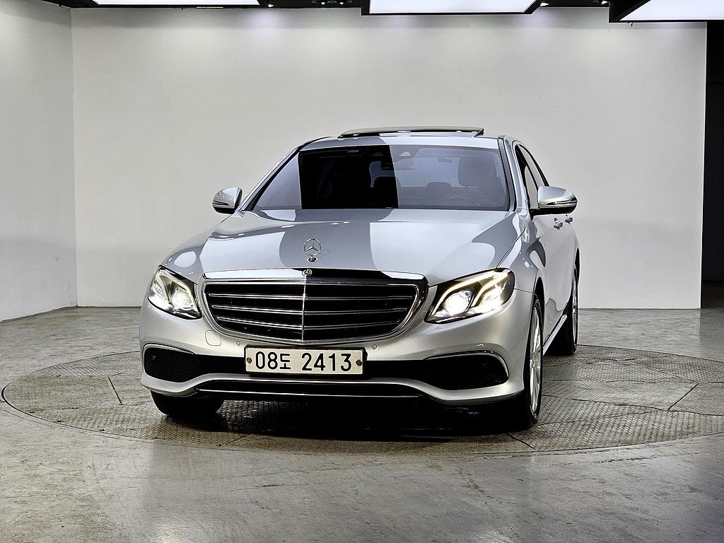 Mercedes Benz E class - Vista 2