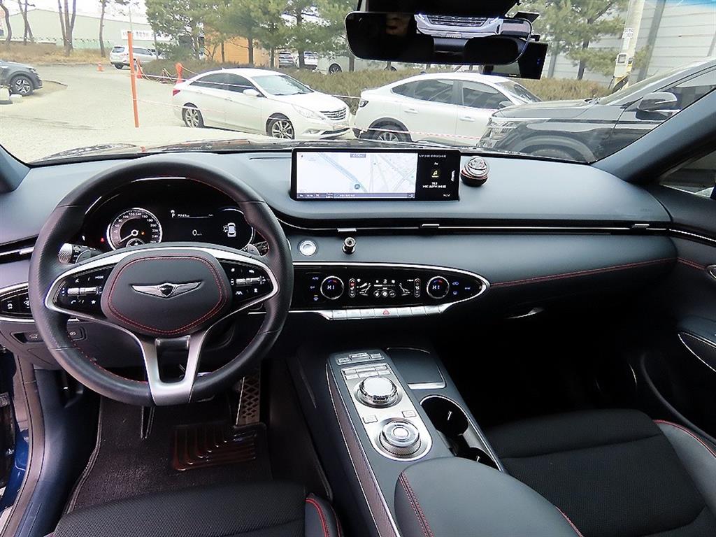 Genesis GV70 - Vista 7