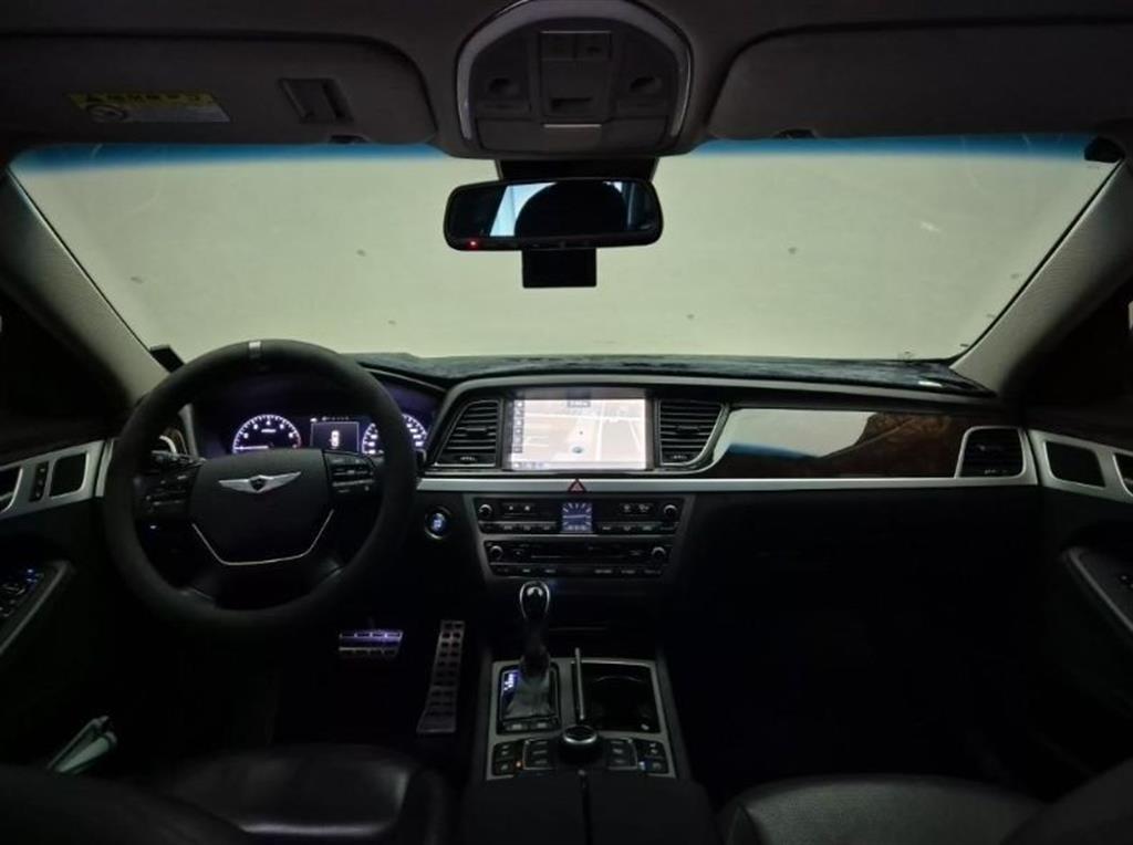 HYUNDAI Genesis - Vista 7