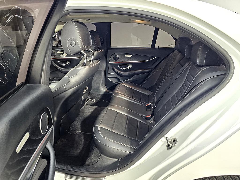 Mercedes Benz E class - Vista 9