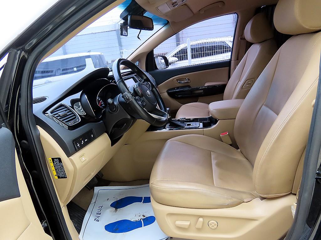 KIA Carnival - Vista 5