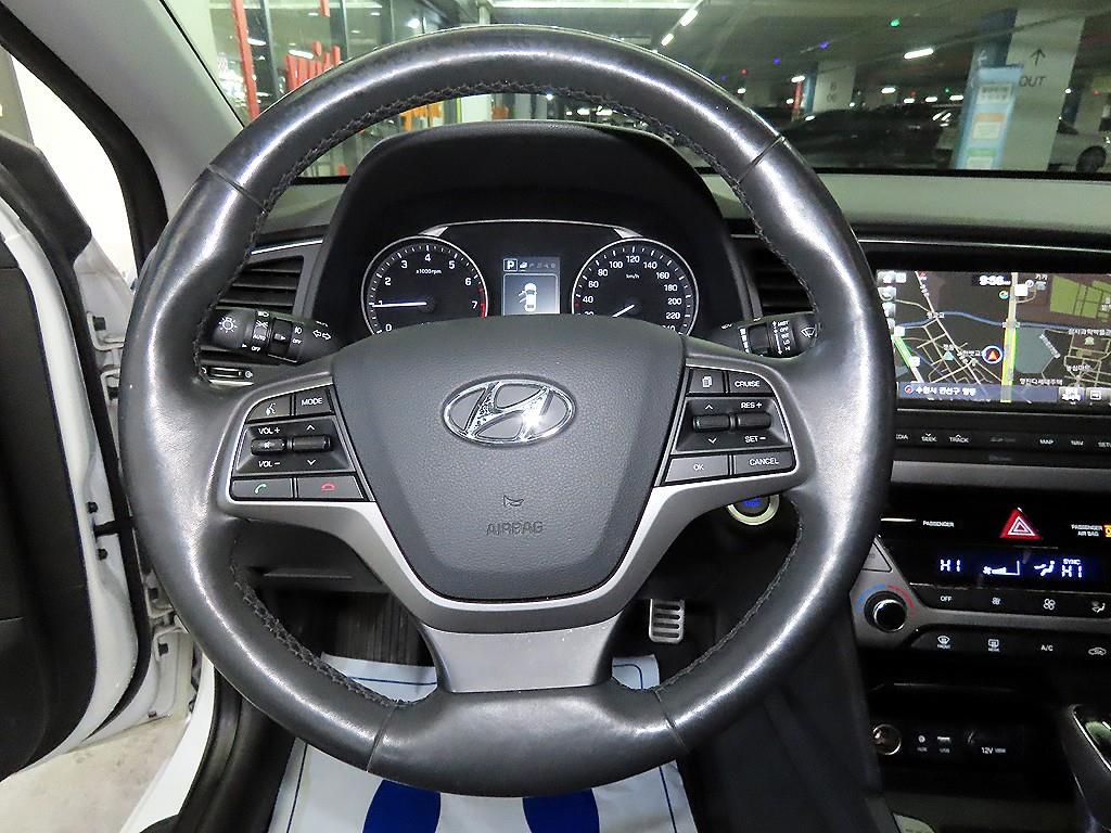 HYUNDAI Avante - Vista 8