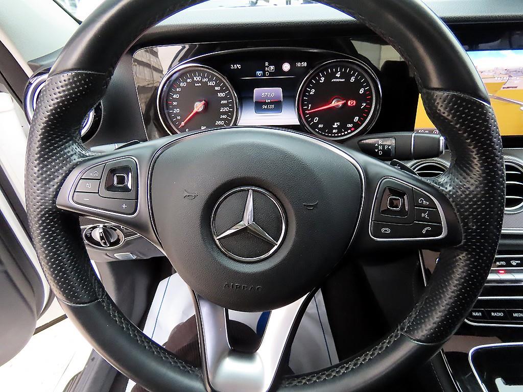 Mercedes Benz E class - Vista 8