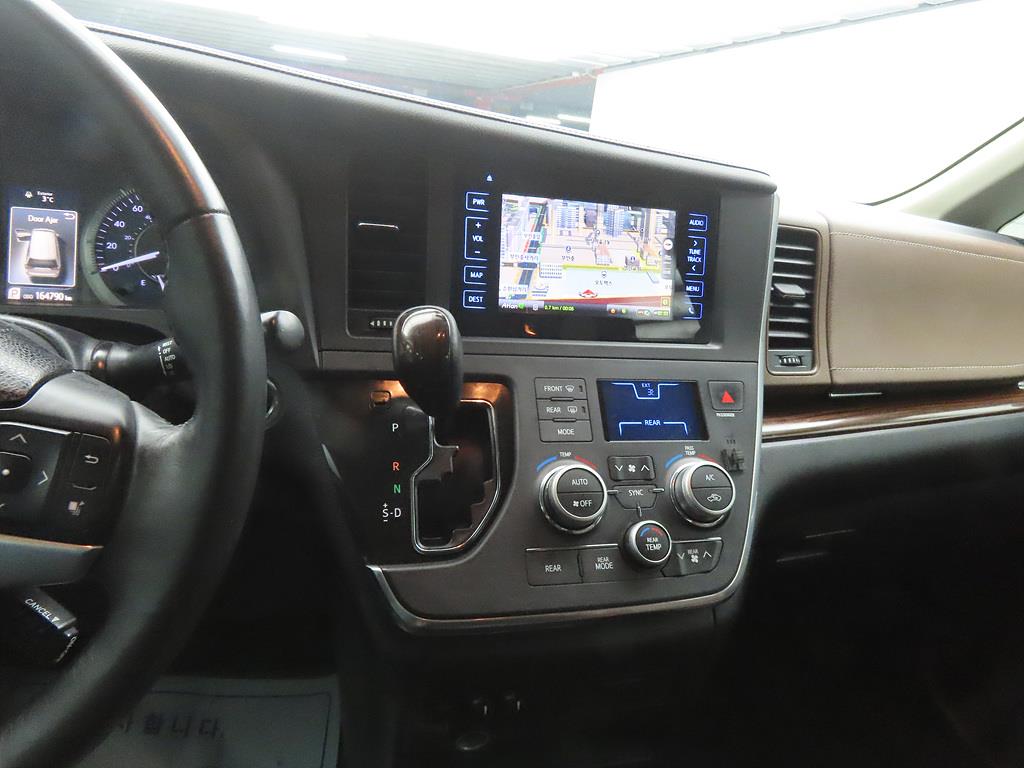 Toyota Siena - Vista 11