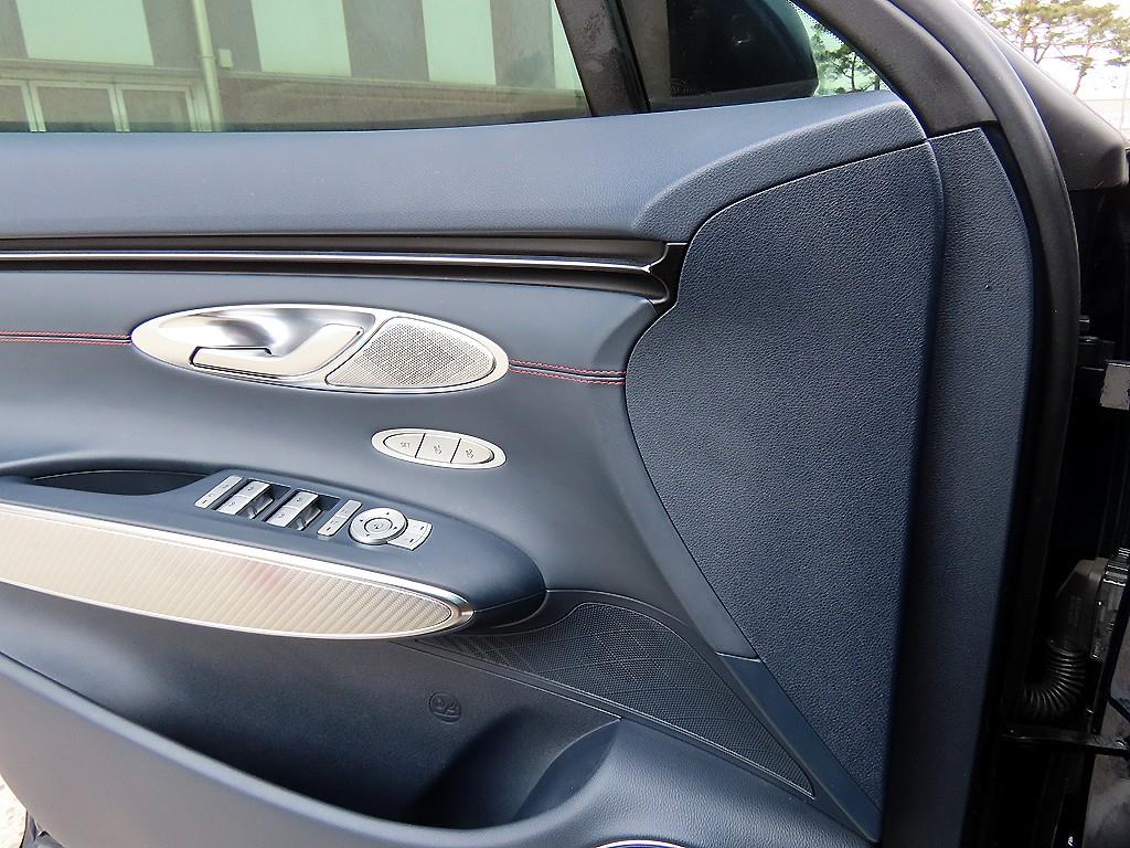 Genesis GV70 - Vista 11