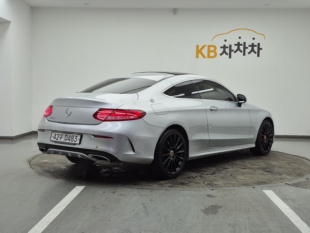 Mercedes Benz C Class - Vista 4